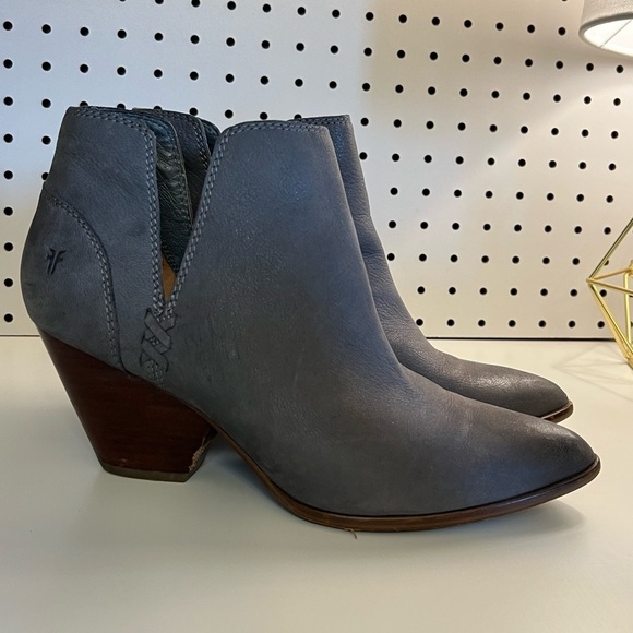 Frye Reina Gray Leather Cut Out Bootie - Picture 3 of 16